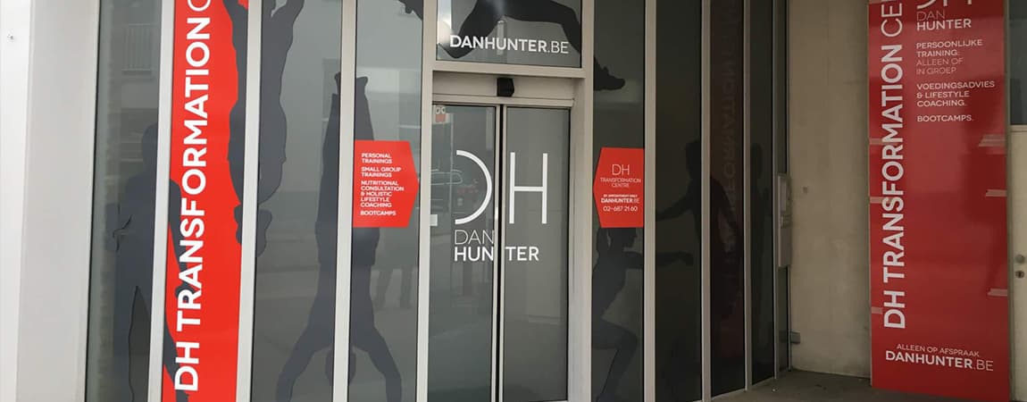 Vitrine du centre DH Transformation habillée en vitrophanie découpée et bandes imprimées